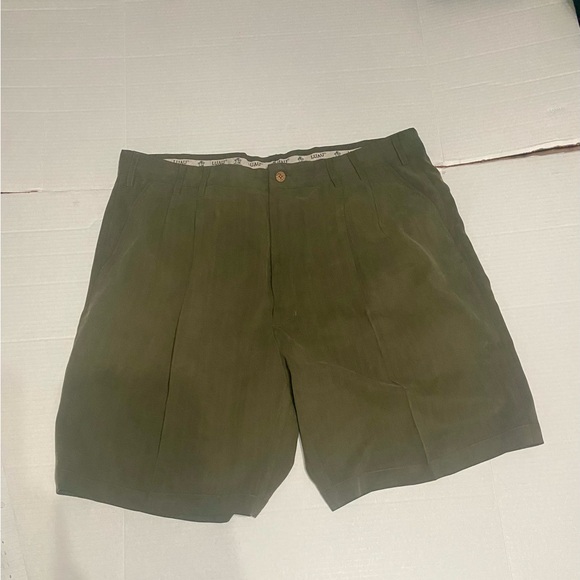 luau Other - Luau Mens 100% silk green shorts chino style size 38 double pleated.